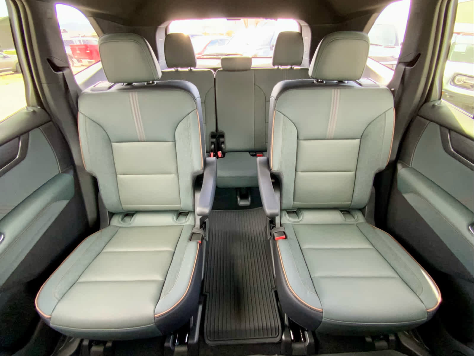 New 2026 GMC Acadia AT4 w/ LPO, Floor Liner Package AWD/4WD image 30