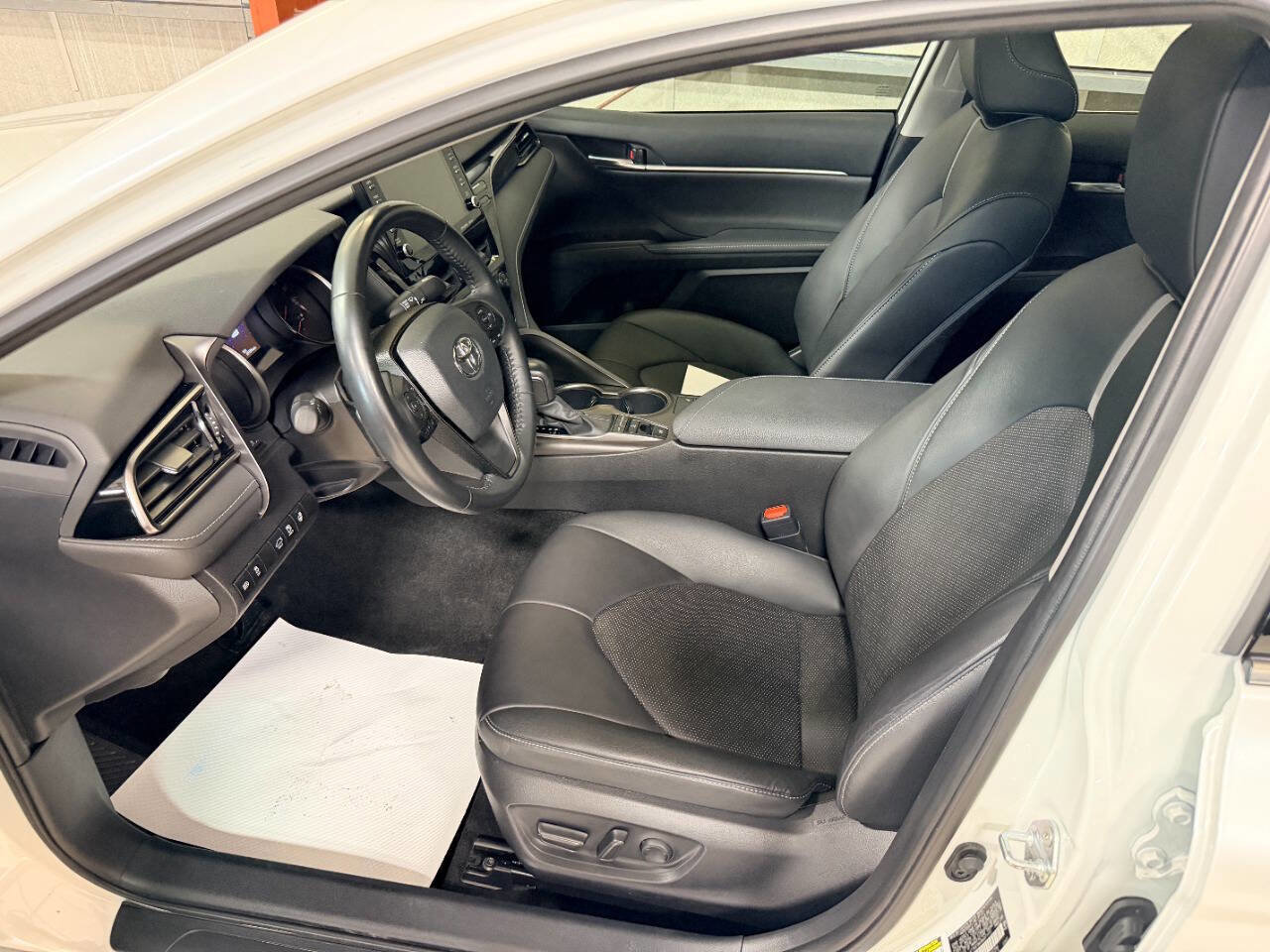 Used 2022 Toyota Camry XSE w/ Carpet Mat Package (TMS) image 4