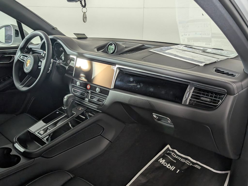 New 2026 Porsche Macan image 19