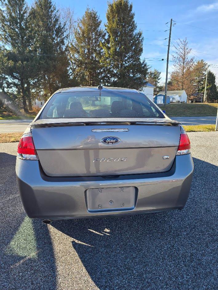 Used 2010 Ford Focus SE image 3