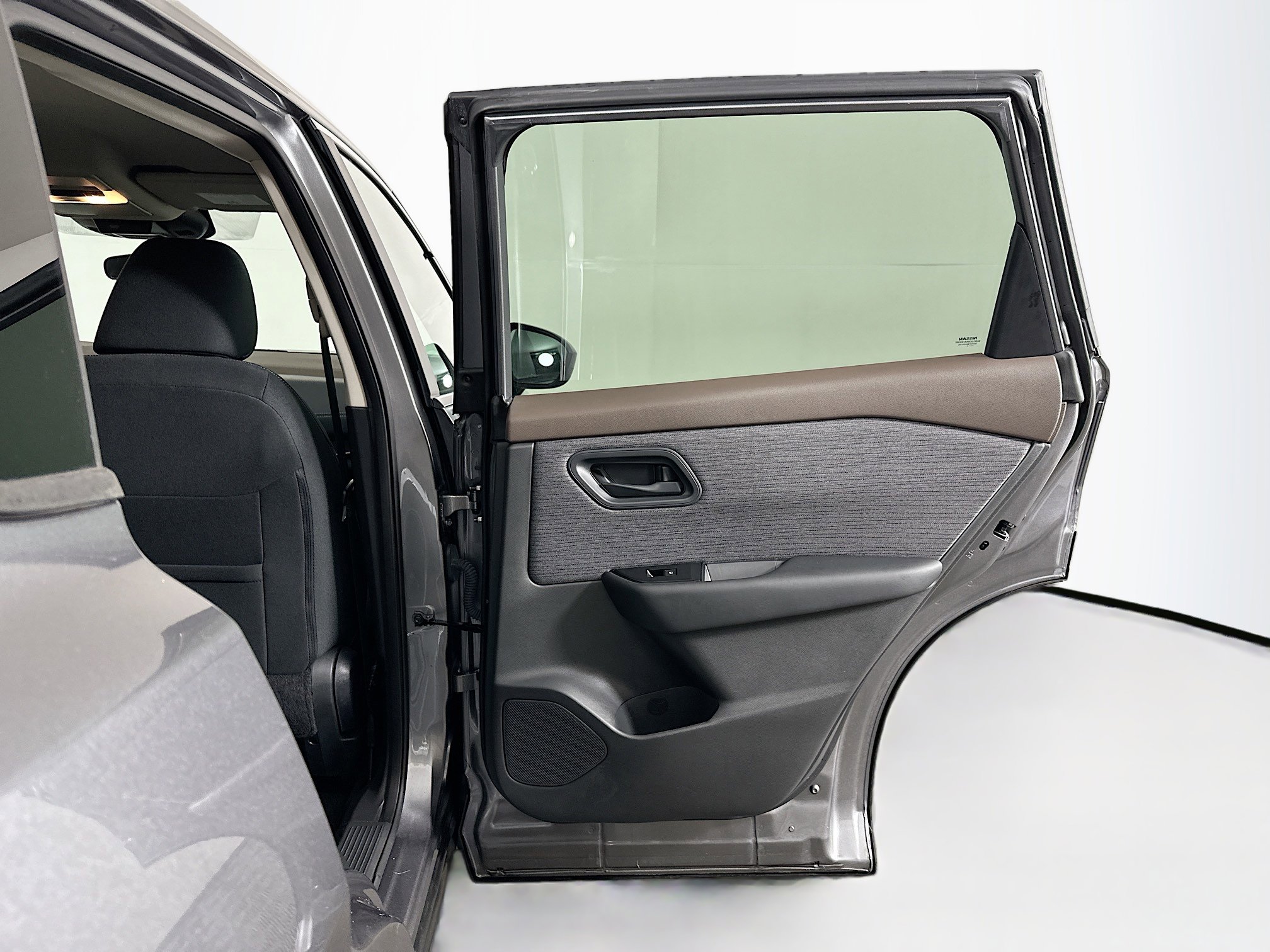 Used 2023 Nissan Rogue S image 29