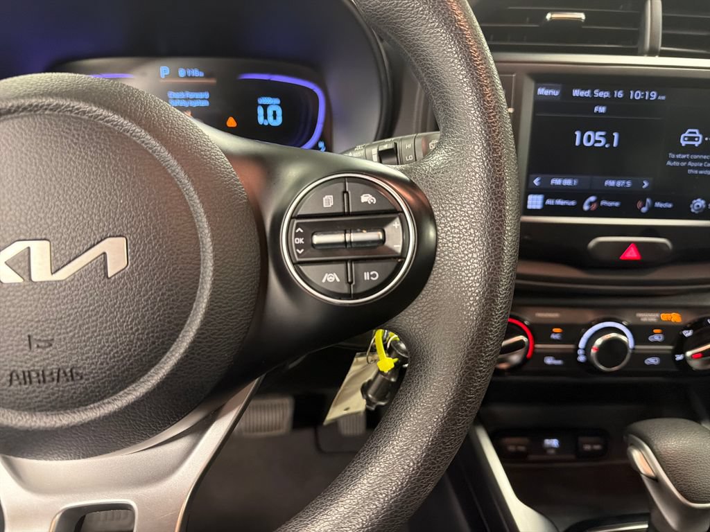 Used 2025 Kia Soul LX w/ LX Technology Package FWD image 31