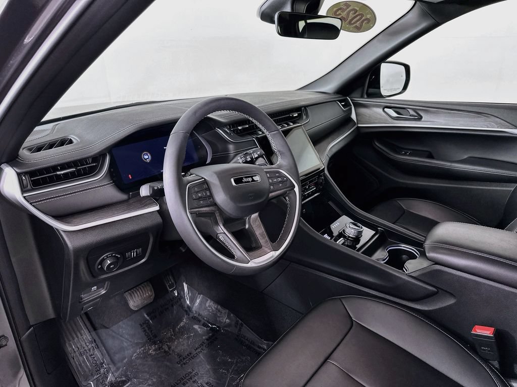 Certified 2025 Jeep Grand Cherokee L Limited AWD/4WD image 16