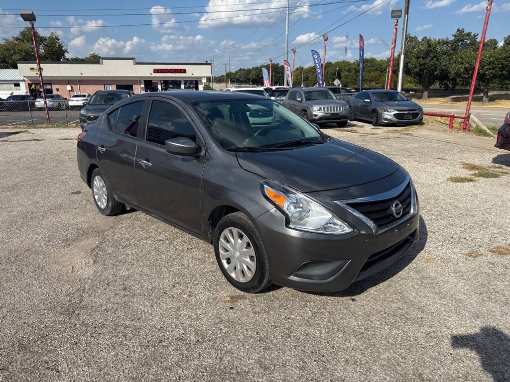 Used 2019 Nissan Versa SV FWD image 4
