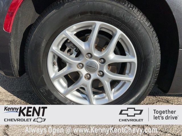 Used 2023 Chrysler Pacifica Touring-L image 9