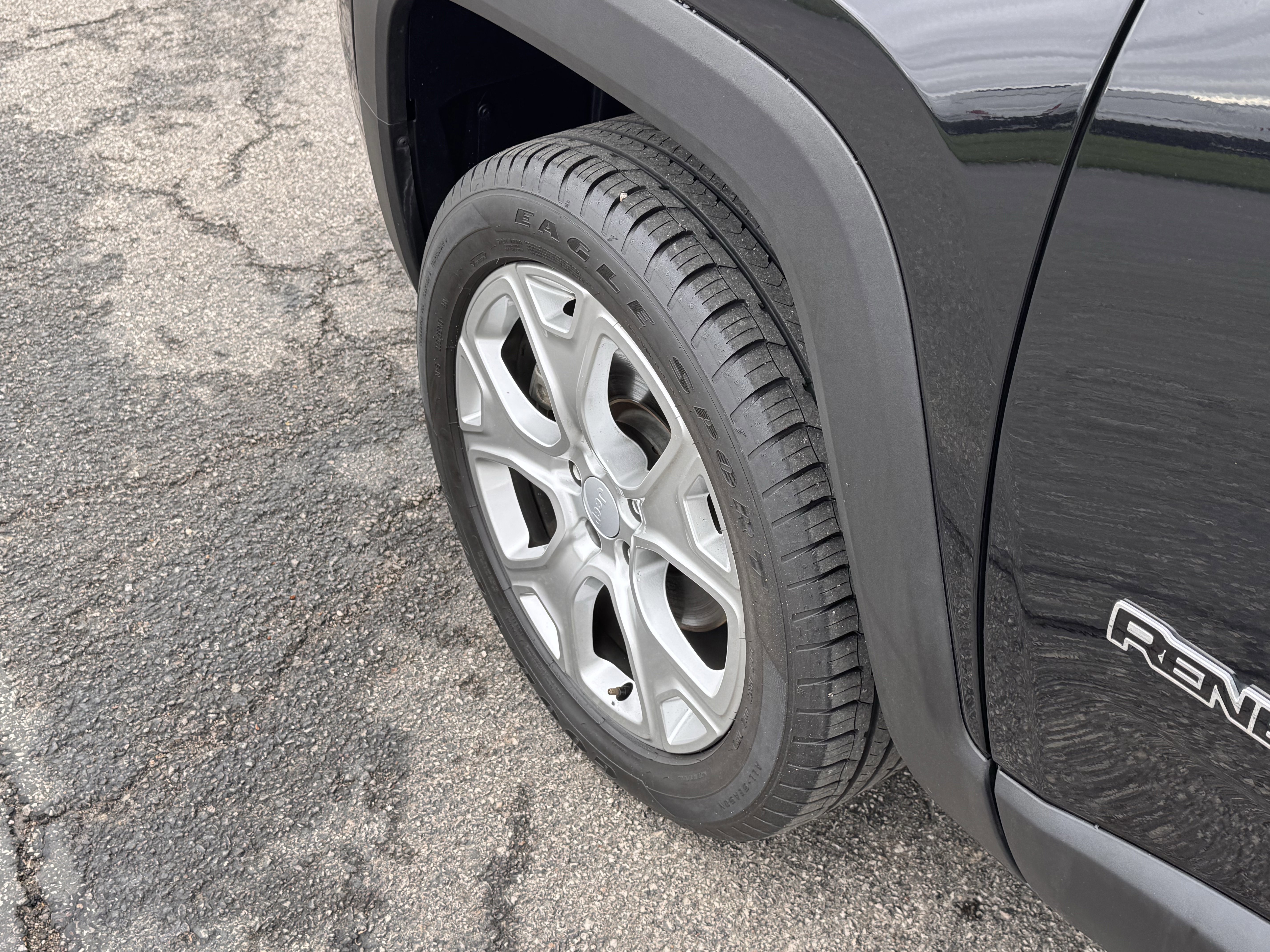 Used 2023 Jeep Renegade Limited image 9