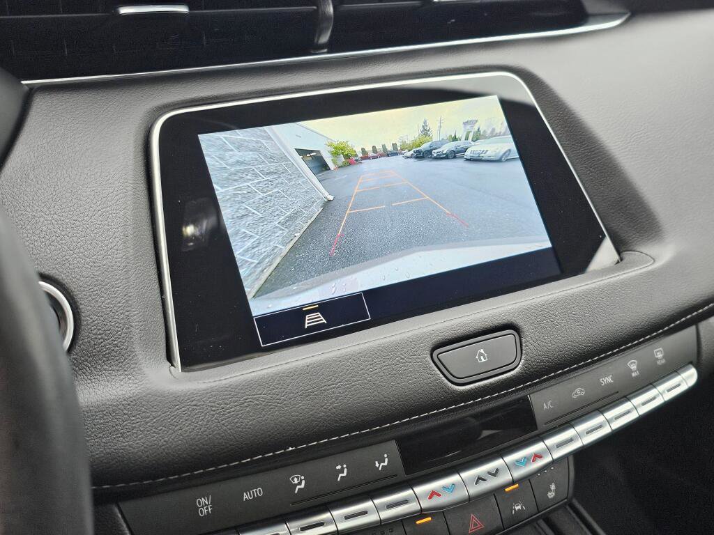 Used 2023 Cadillac XT4 Luxury w/ Cold Weather Package AWD/4WD image 38