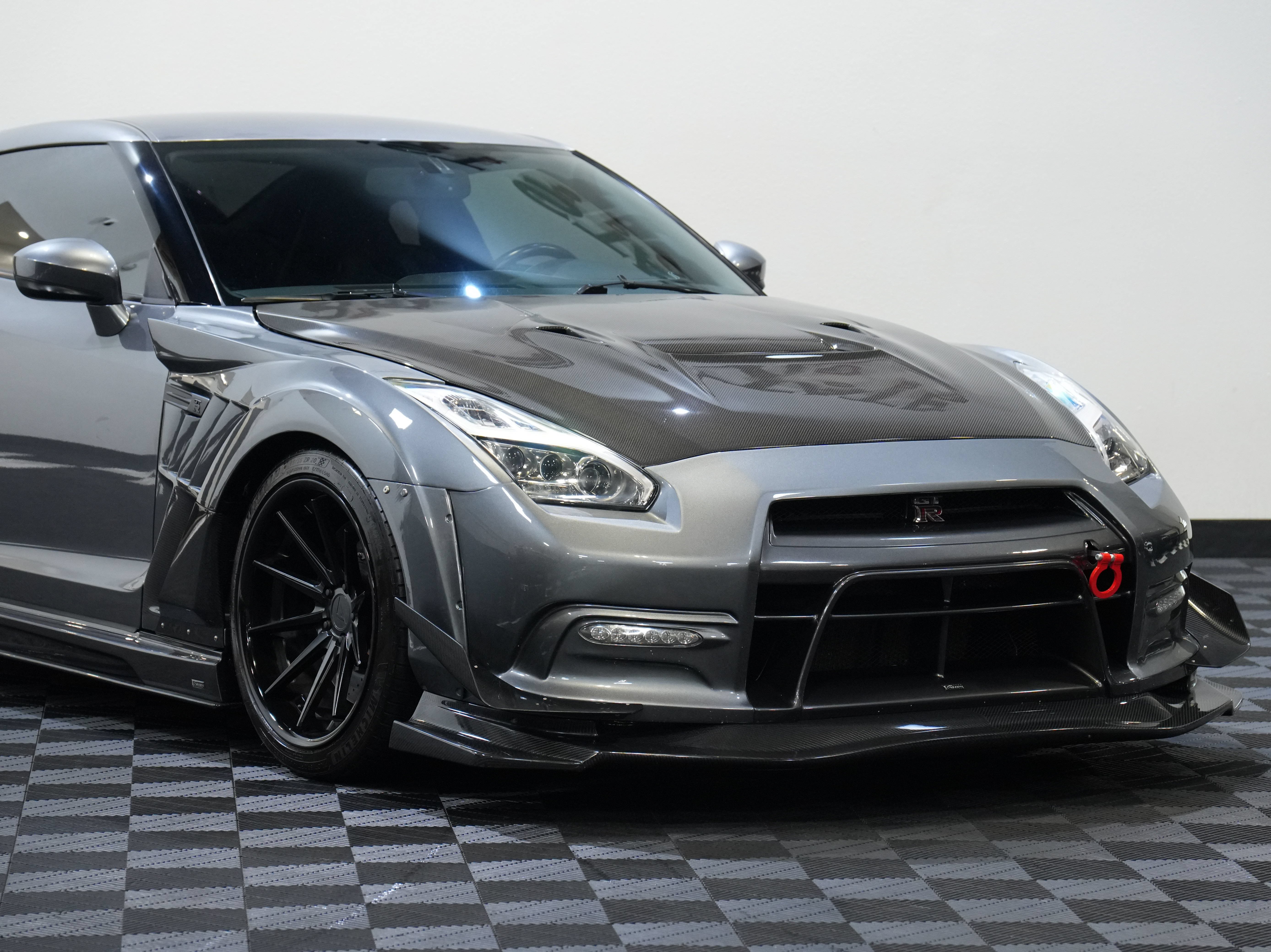 Used 2014 Nissan GT-R Premium AWD/4WD image 9