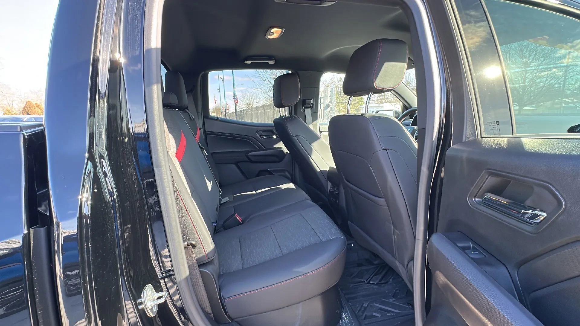 Used 2024 Chevrolet Colorado Z71 w/ Z71 Convenience Package 2 image 17