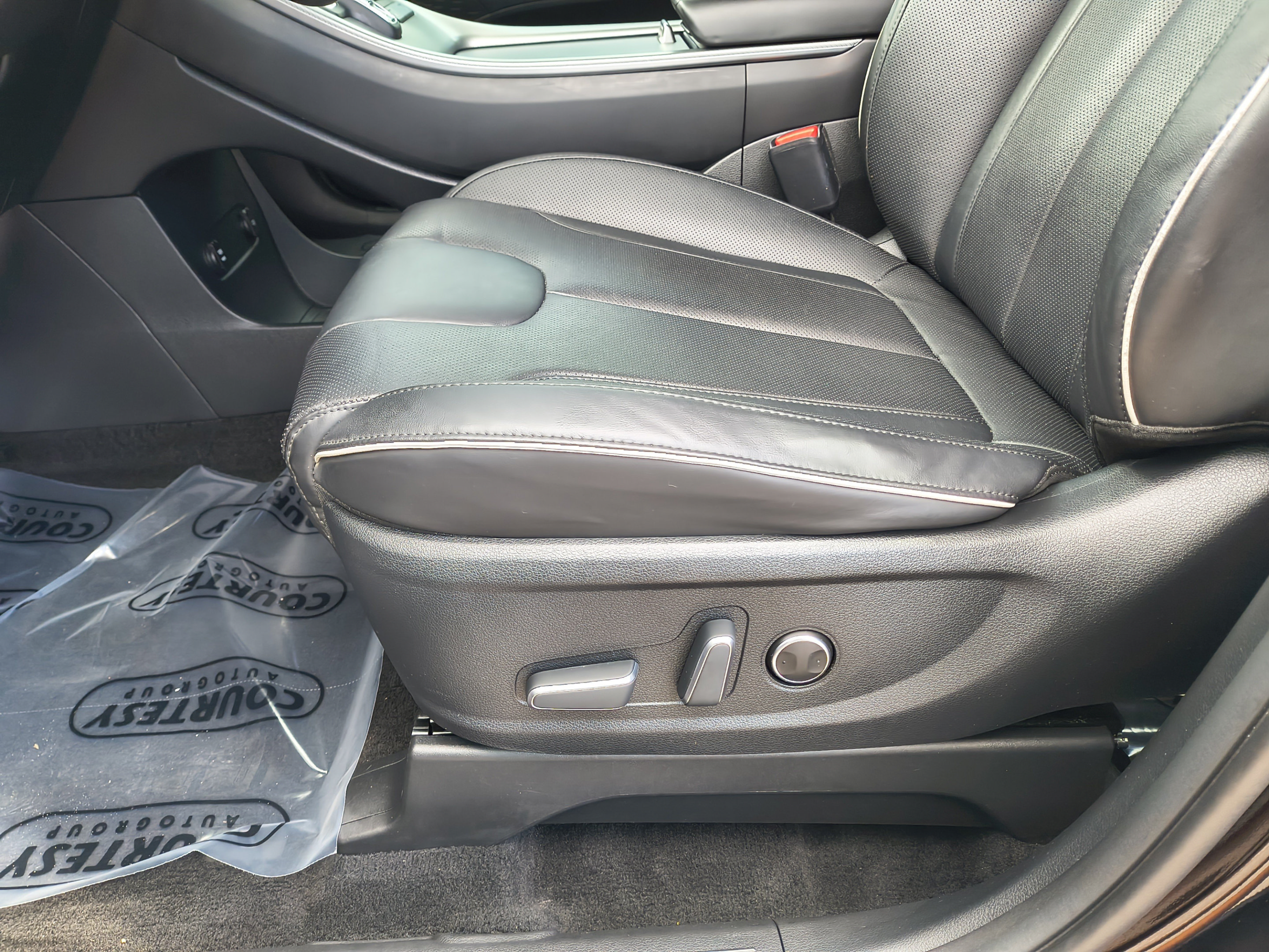 Certified 2024 Hyundai Palisade SEL FWD image 19