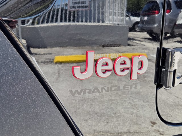 Certified 2025 Jeep Wrangler Unlimited Rubicon w/ XTREMEE 35" Tire Package AWD/4WD image 10