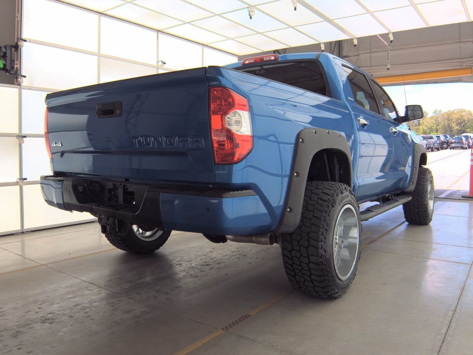 Used 2018 Toyota Tundra Limited w/ Limited Premium Package AWD/4WD image 6