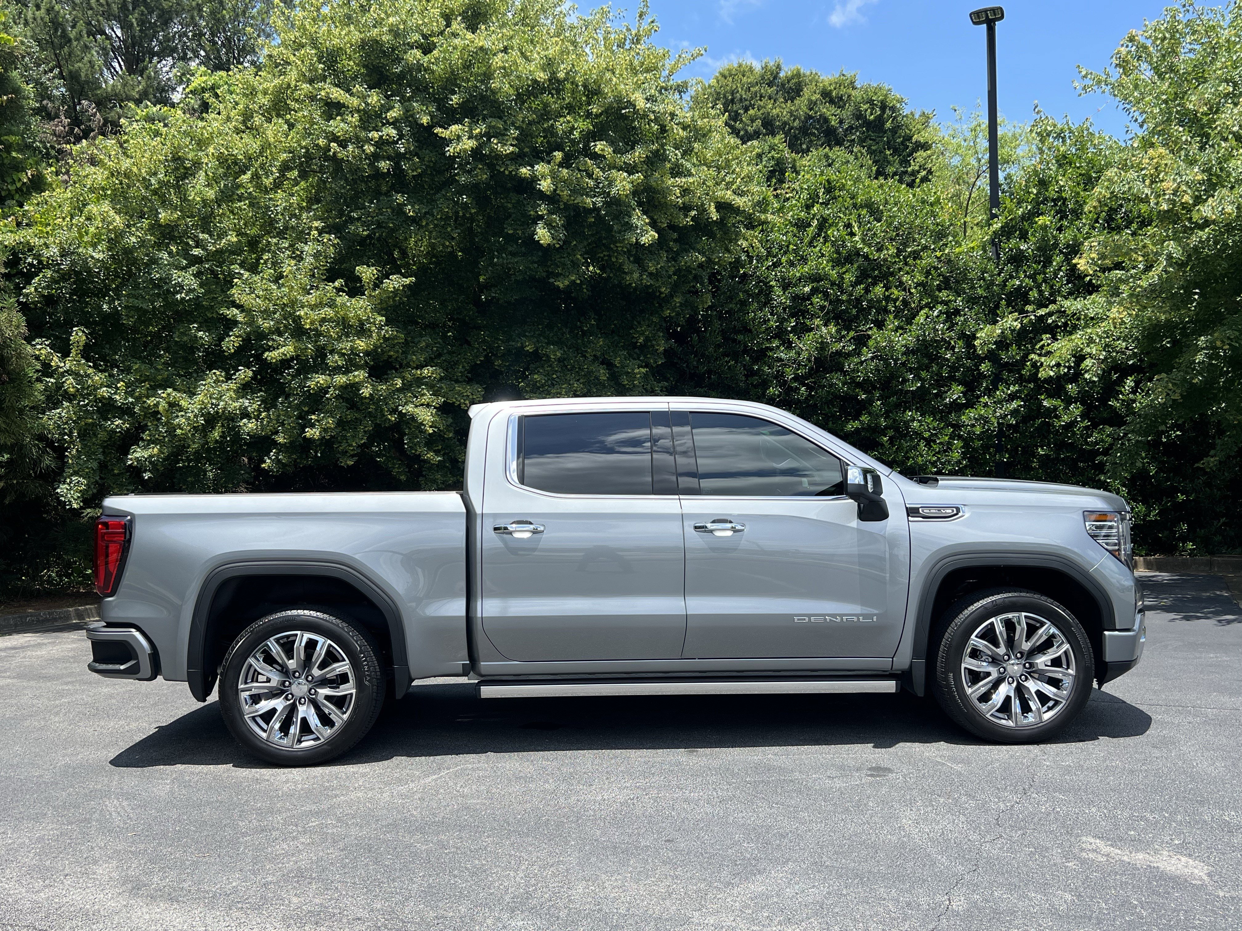 Used 2025 GMC Sierra 1500 Denali w/ Denali Reserve Package AWD/4WD image 10