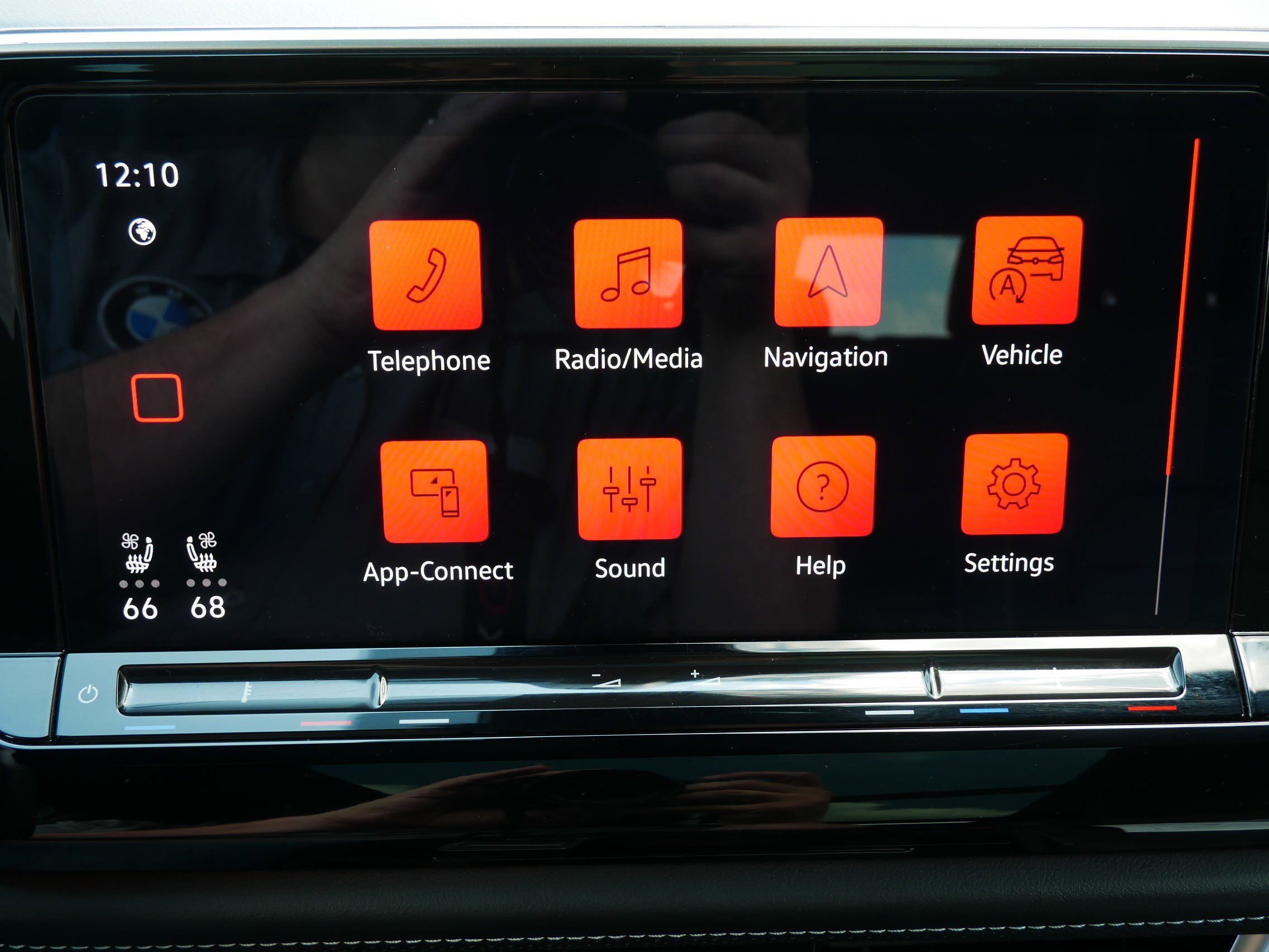 Certified 2024 Volkswagen Atlas Cross Sport SEL R-Line image 17