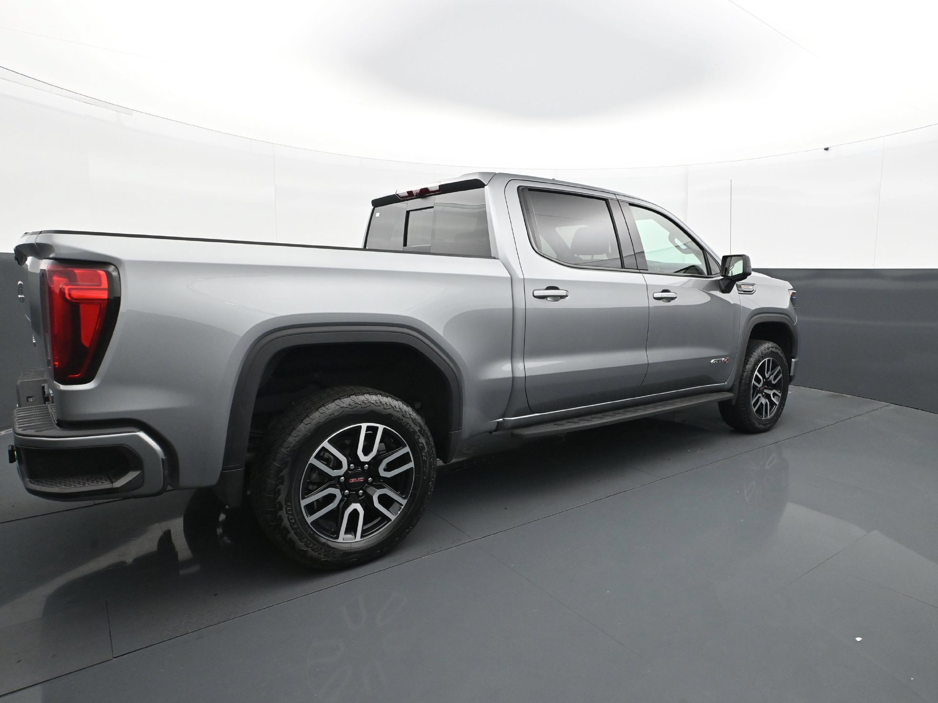 Used 2024 GMC Sierra 1500 AT4 w/ Technology Package AWD/4WD image 7