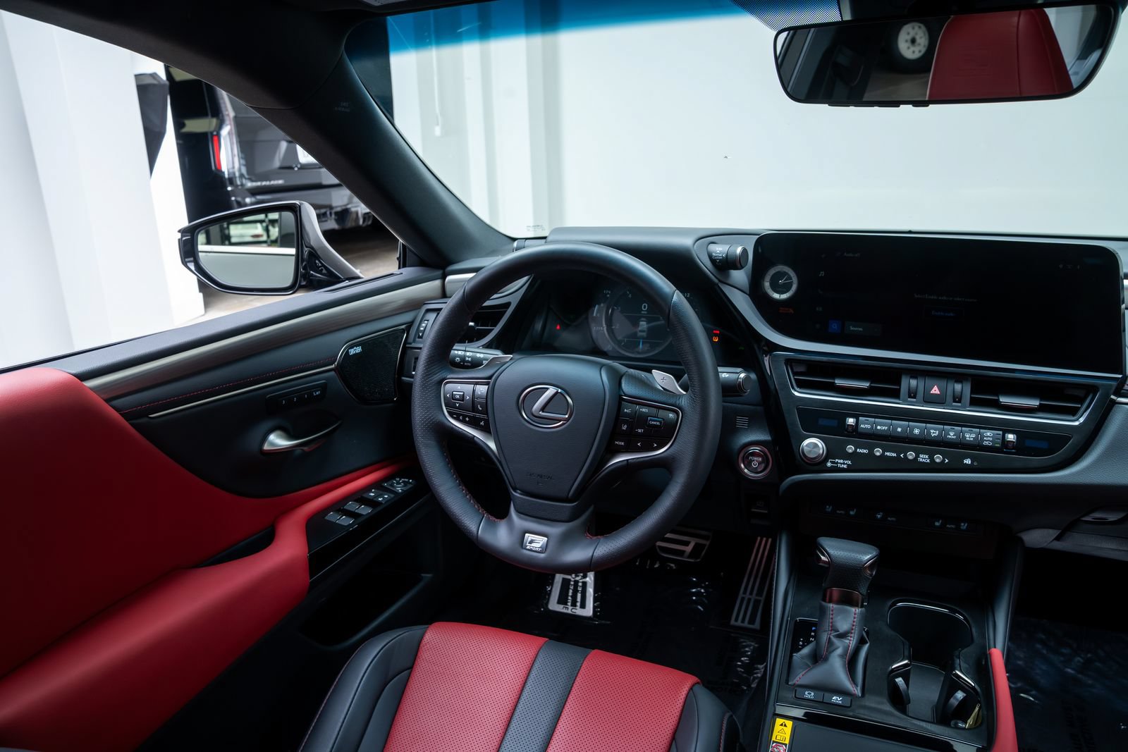 Used 2025 Lexus ES 300h FWD image 9