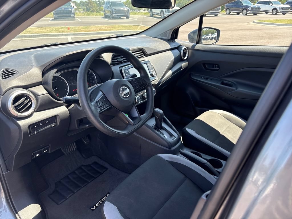 Used 2025 Nissan Versa S FWD image 5