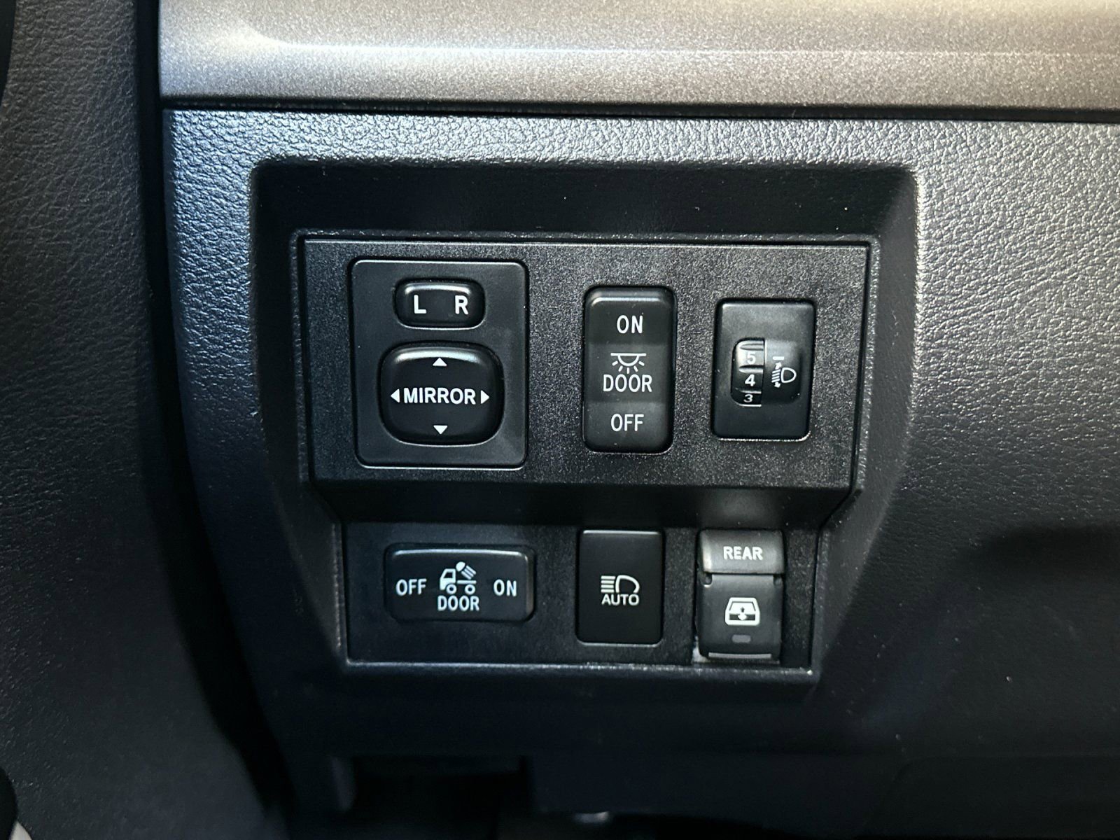 Used 2018 Toyota Tundra SR5 w/ SR5 Upgrade Package RWD image 24