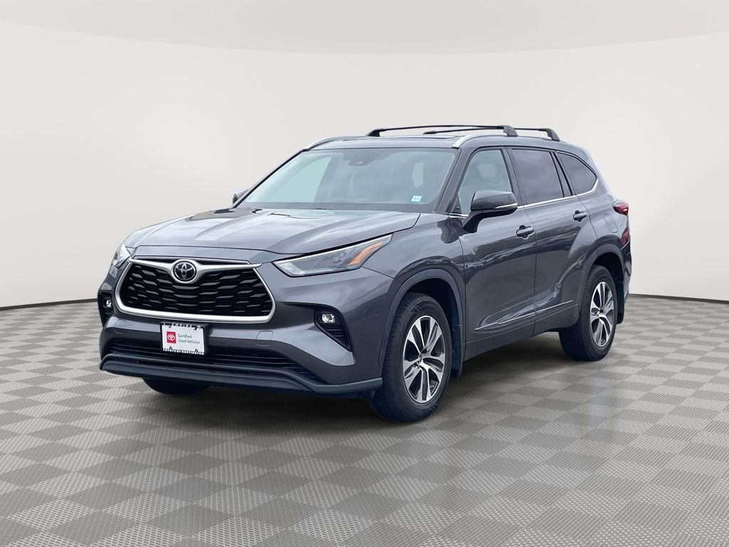 Certified 2022 Toyota Highlander XLE image 3