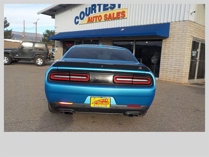 Used 2015 Dodge Challenger R/T Scat Pack w/ Leather Interior Group RWD image 7