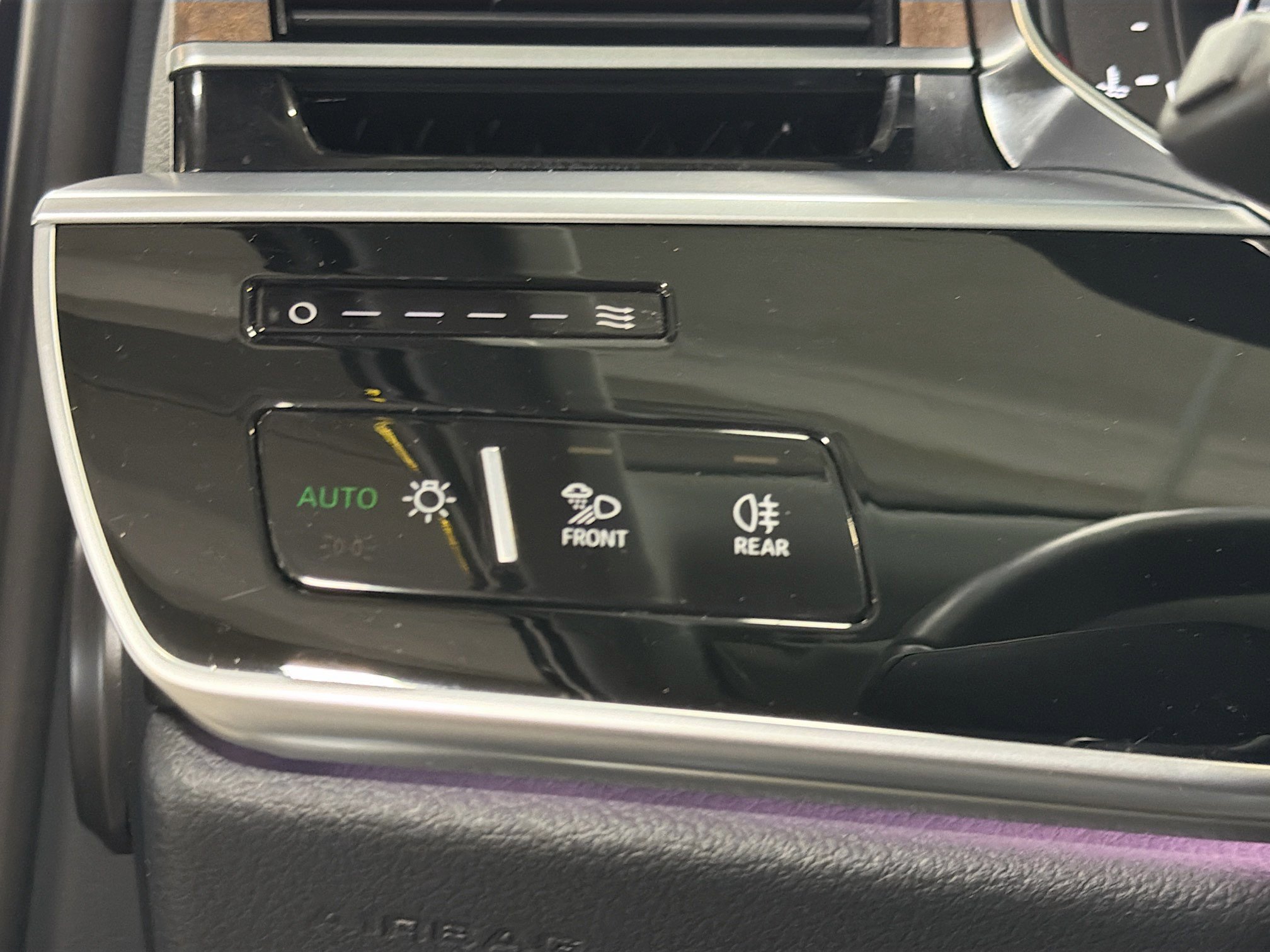 Used 2023 Audi A8 L 3.0T w/ Luxury Package image 34