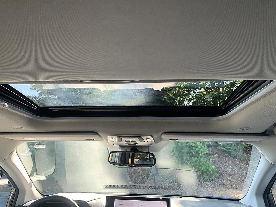 Certified 2025 Toyota Sienna XLE FWD image 19