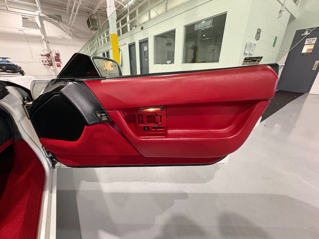 Used 1991 Chevrolet Corvette Convertible RWD image 35