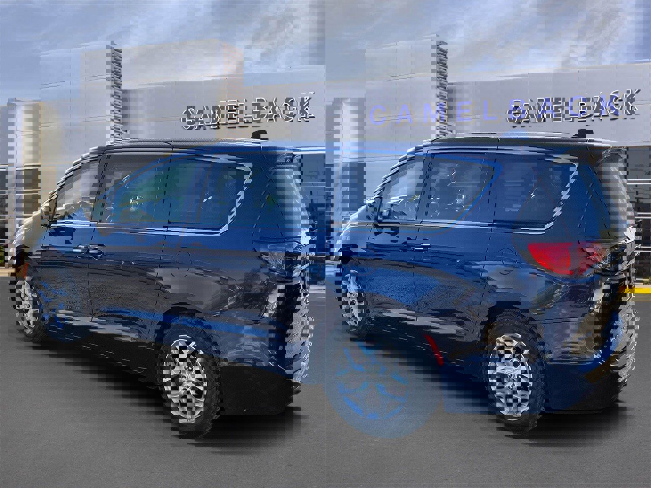 Used 2018 Chrysler Pacifica Touring Plus w/ Tire & Wheel Group image 6