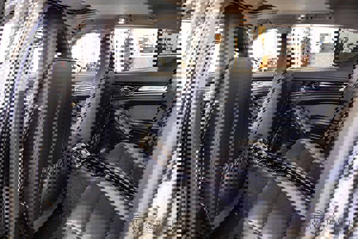 Used 2015 Porsche Panamera 4 image 34