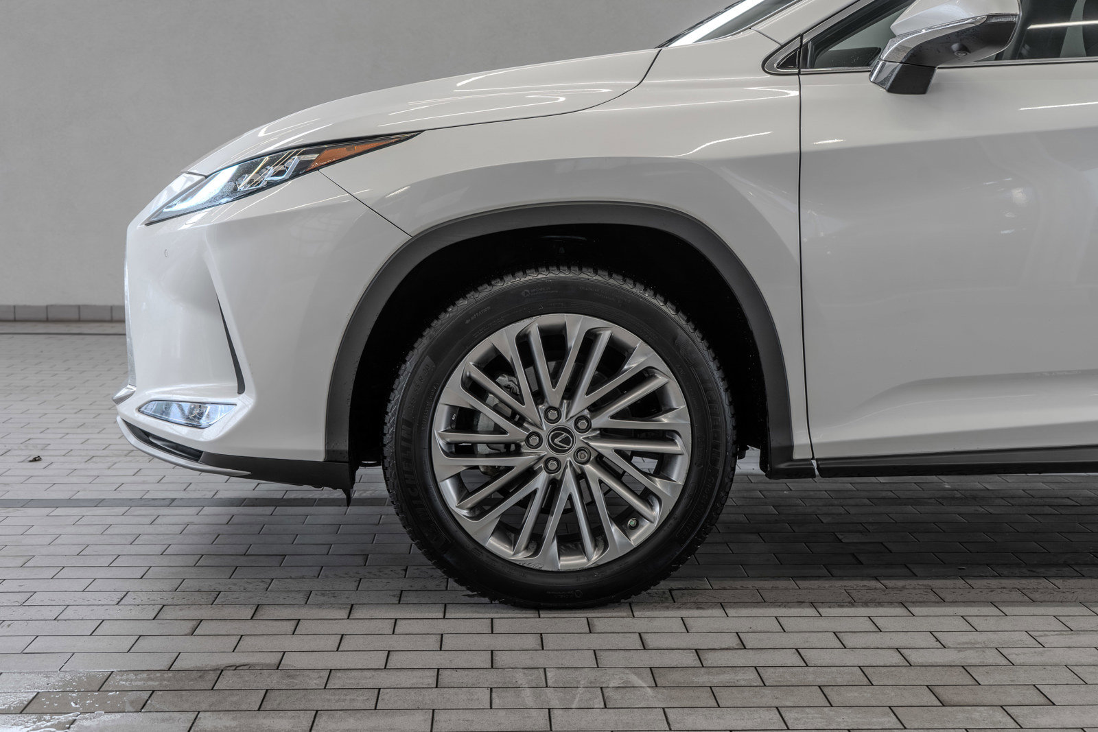 Used 2021 Lexus RX 450h AWD w/ Luxury Package image 4