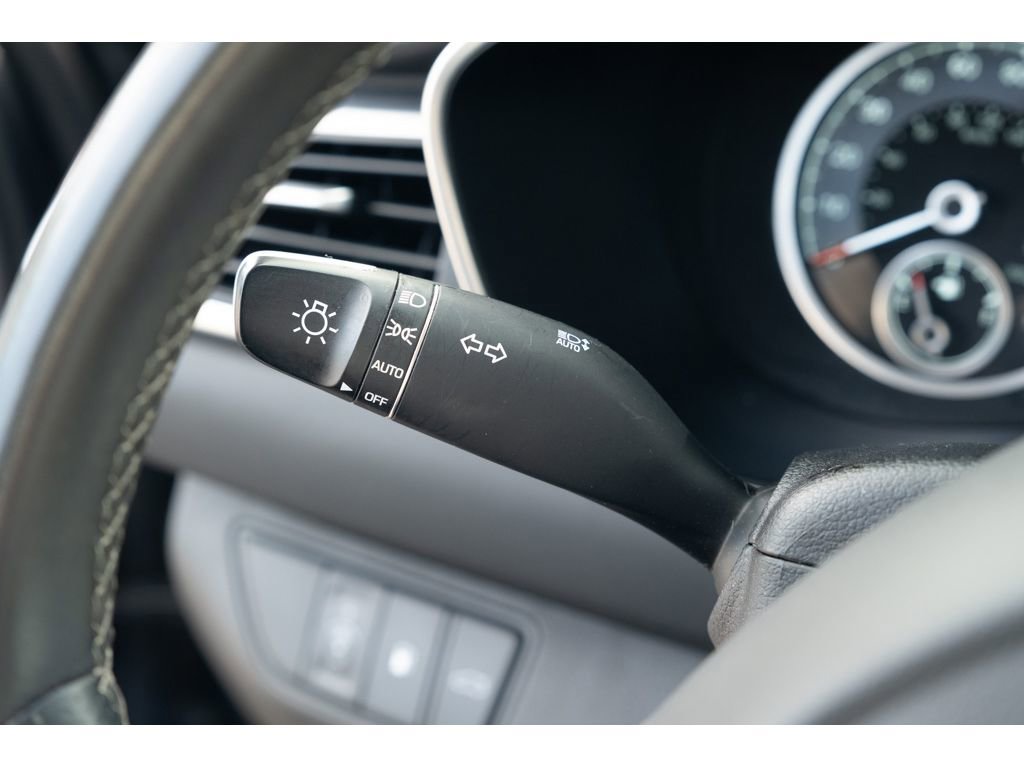 Used 2023 Genesis G70 2.0T image 21