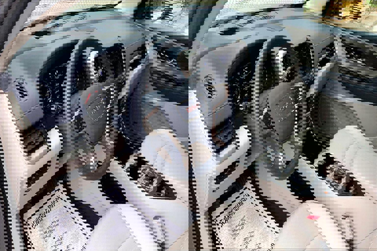 Used 2024 GMC Terrain Denali w/ Denali Premium Package AWD/4WD image 14