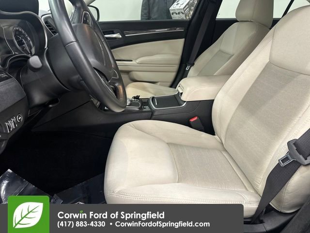 Used 2022 Chrysler 300 Touring w/ Sport Appearance Package image 20