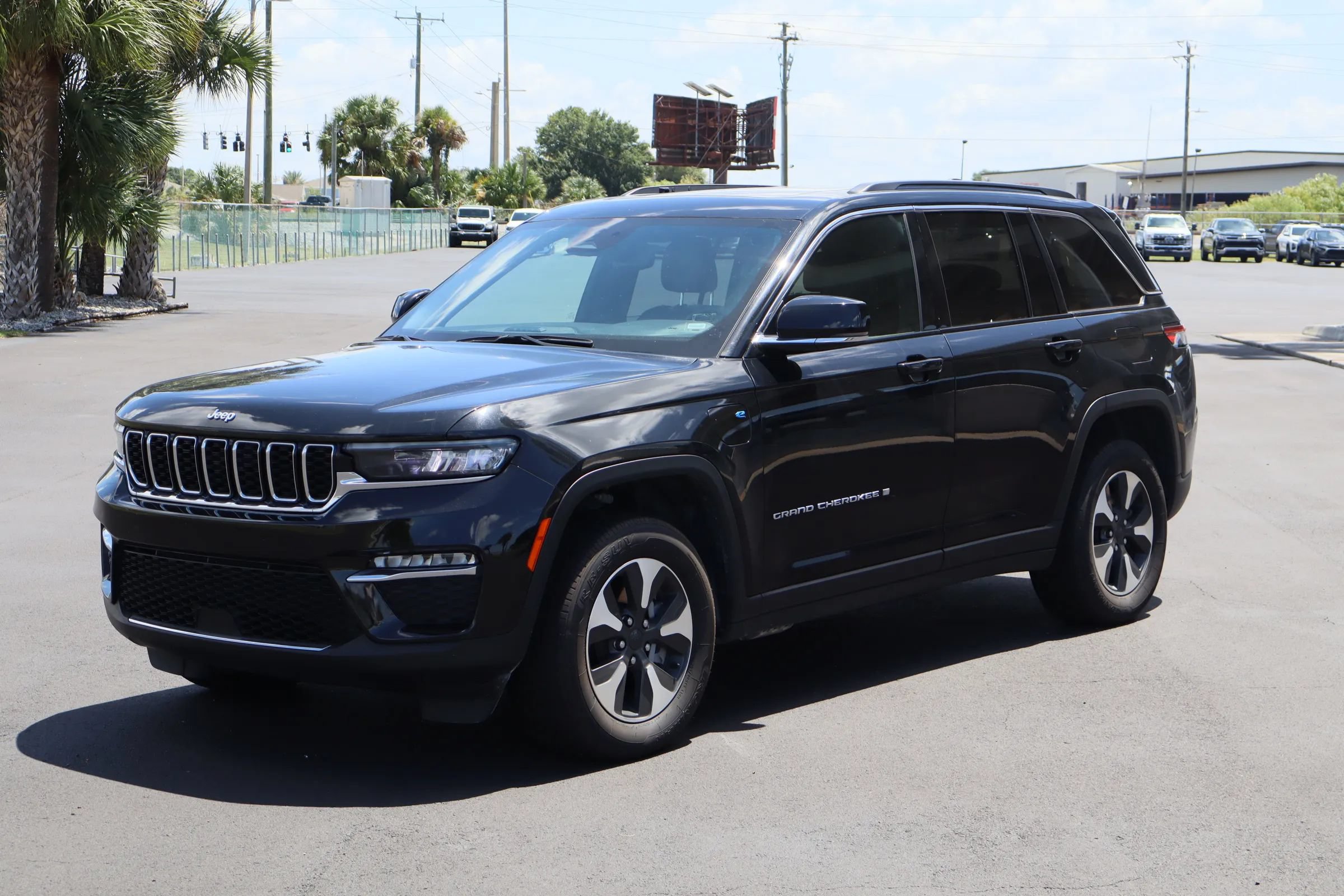 Used 2024 Jeep Grand Cherokee Limited 4xe AWD/4WD image 3