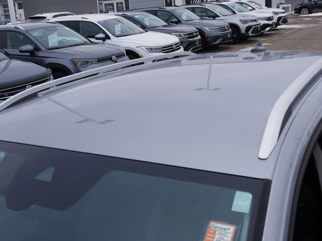 Certified 2023 Volkswagen Taos SE w/ Black Wheel Package image 11