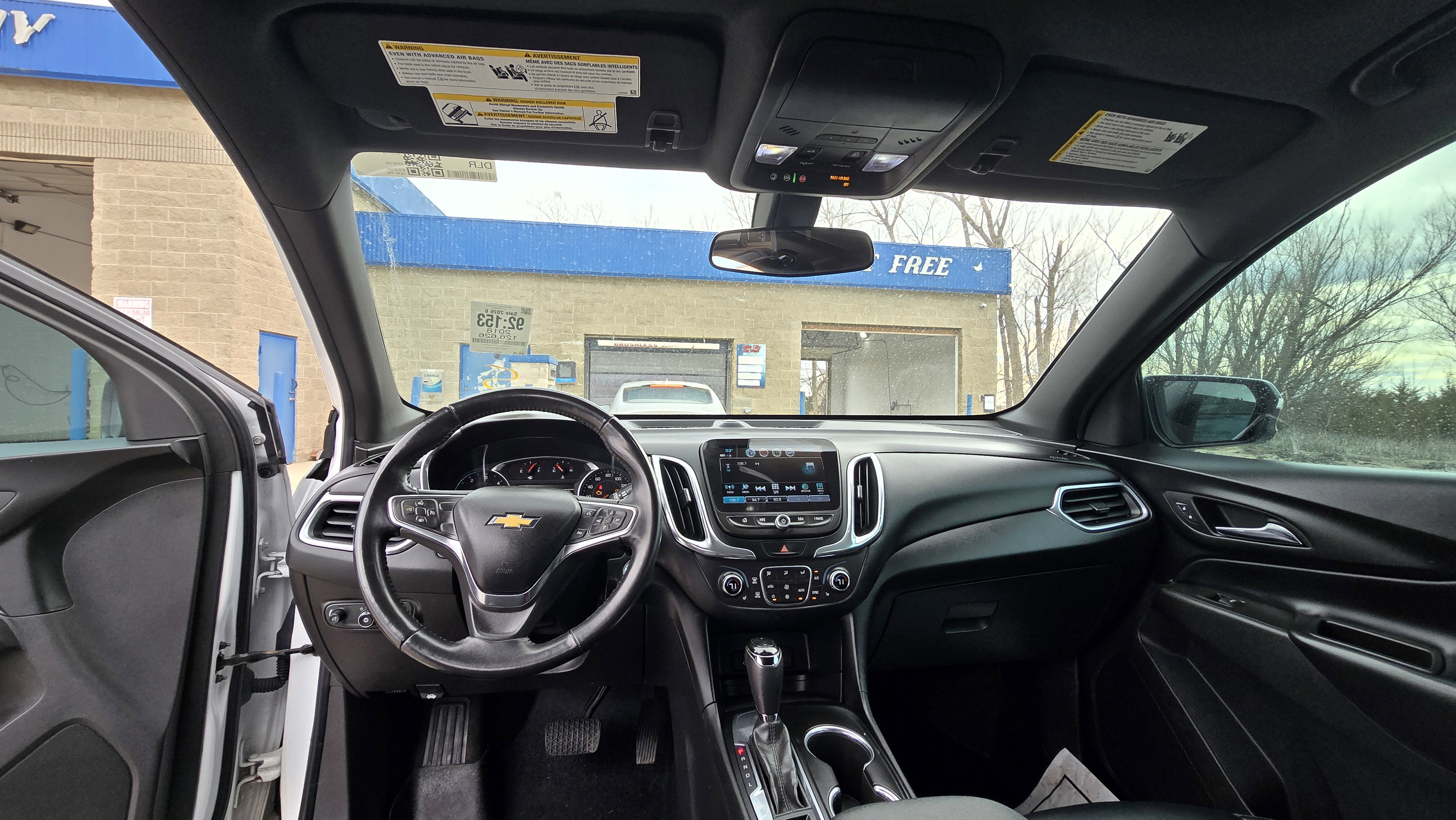 Used 2018 Chevrolet Equinox LT w/ Sun & Infotainment Package image 15