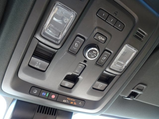 Used 2024 Chevrolet Suburban Premier w/ Advanced Technology Package AWD/4WD image 27