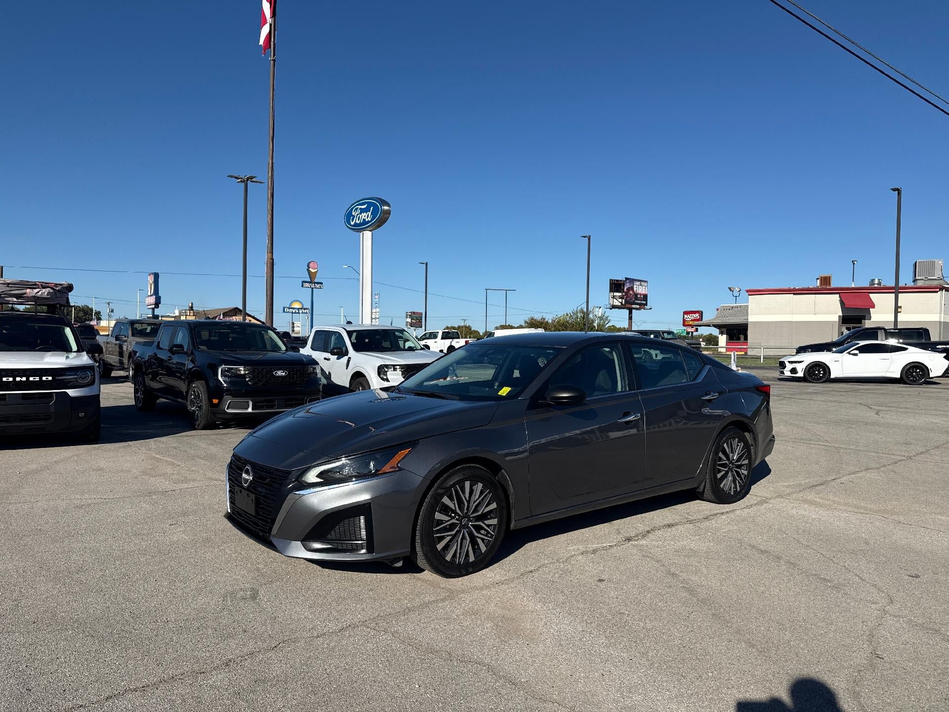 Used 2025 Nissan Altima 2.5 SV FWD image 5