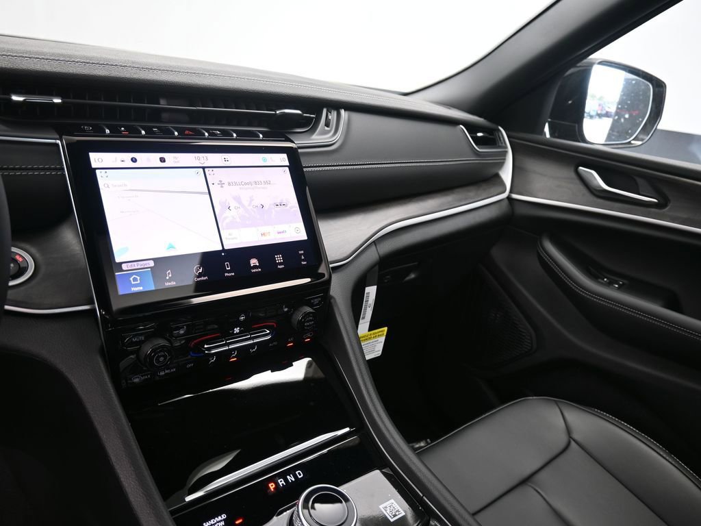 New 2025 Jeep Grand Cherokee Limited w/ Trailer Tow Package image 24