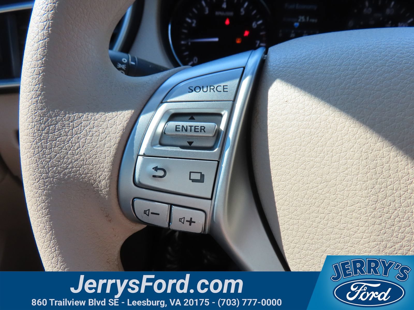 Used 2015 Nissan Rogue S AWD/4WD image 18