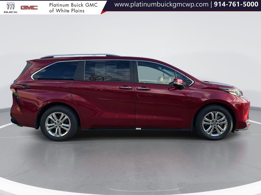 Used 2022 Toyota Sienna Platinum image 2