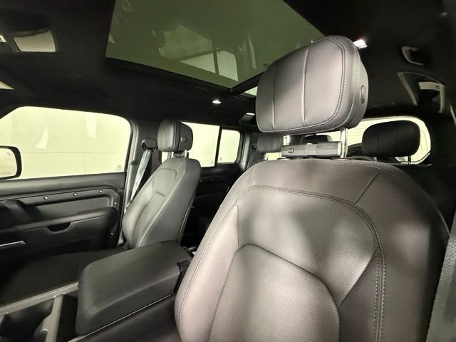 Certified 2025 Land Rover Defender 110 V8 AWD/4WD image 14