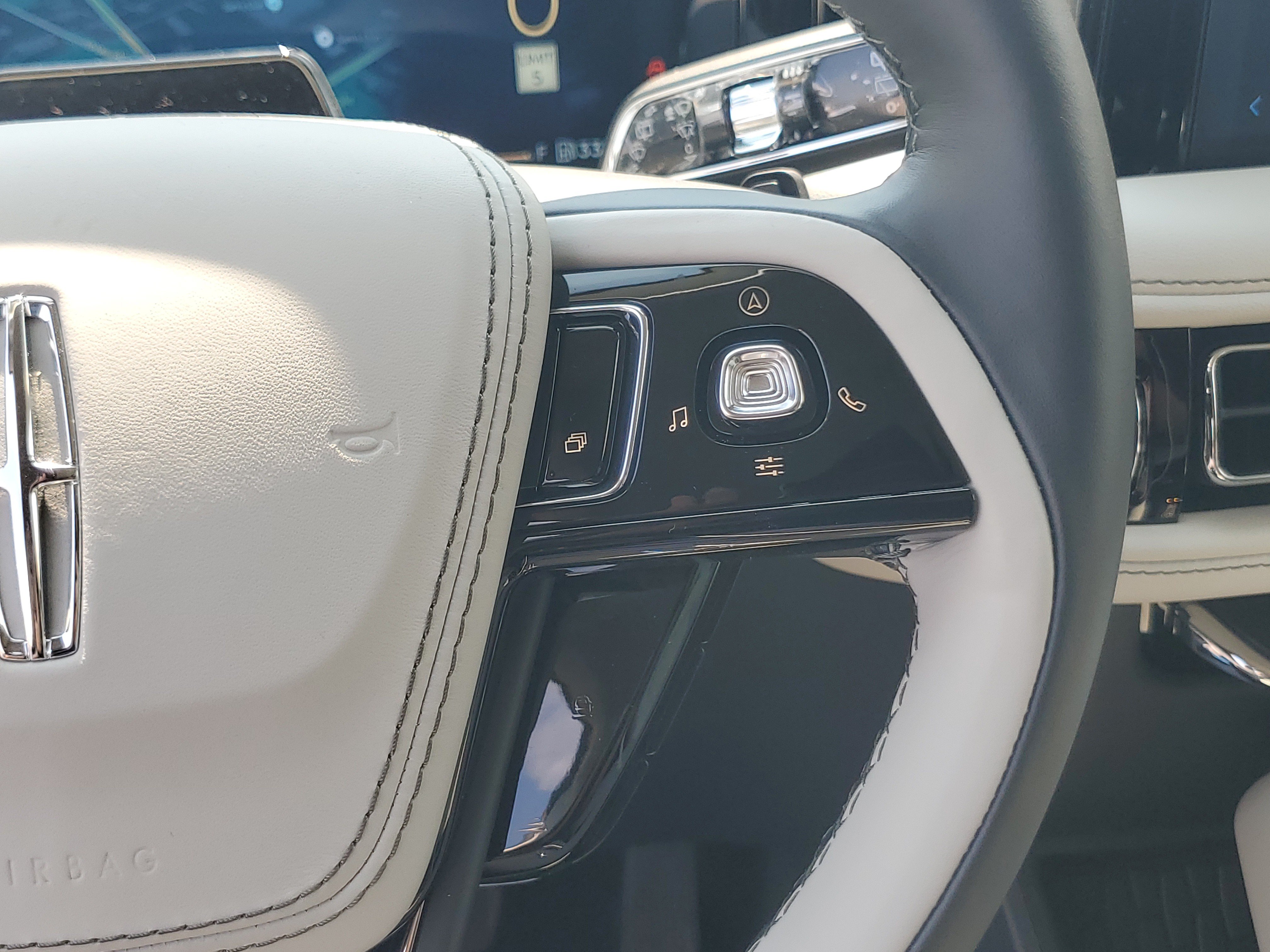 New 2026 Lincoln Aviator AWD image 17
