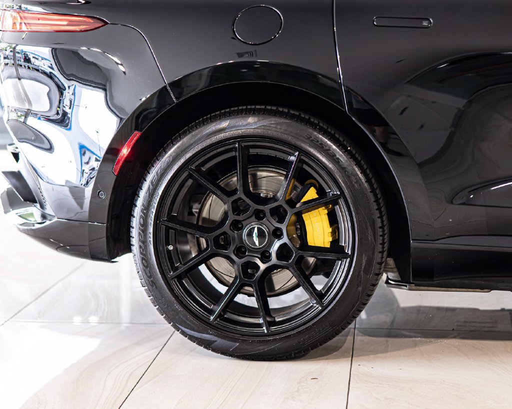 Used 2021 Aston Martin DBX AWD/4WD image 11