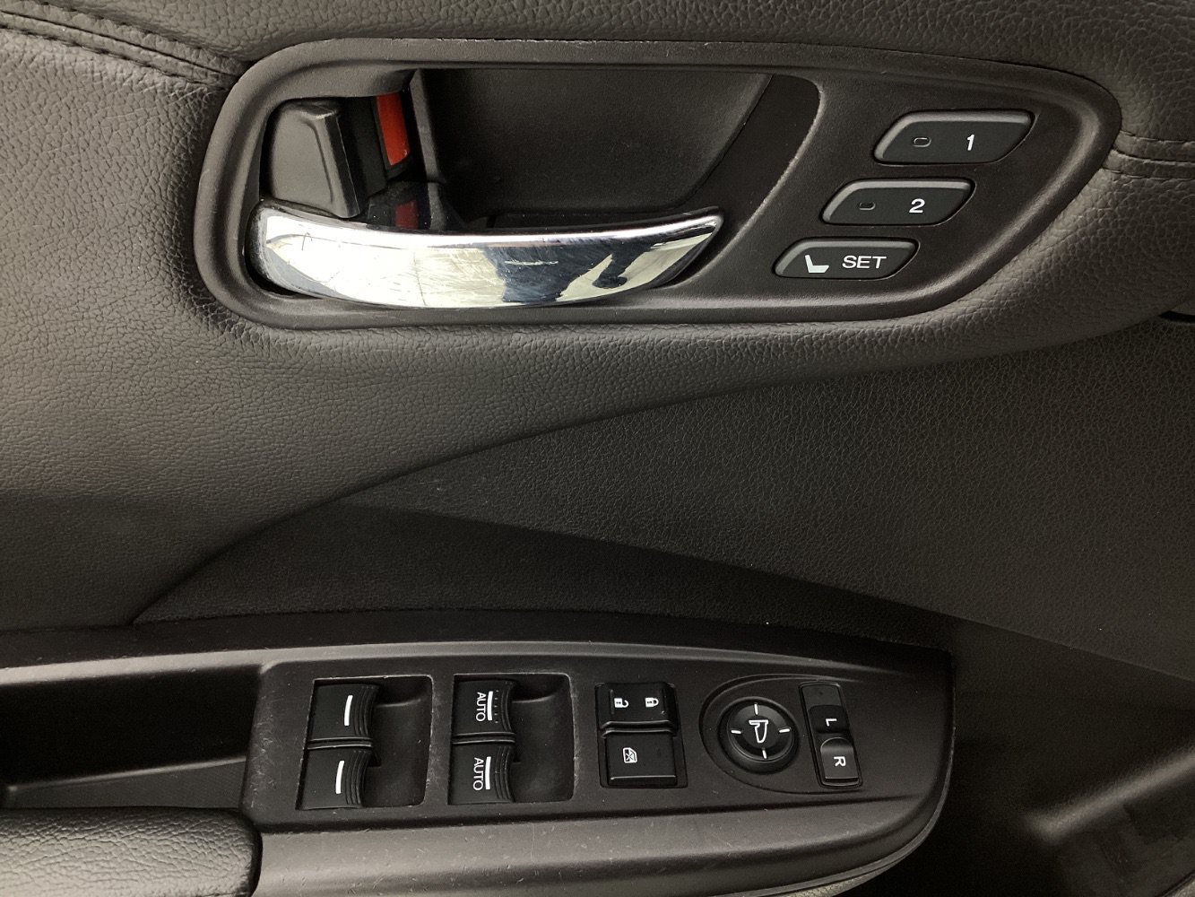 Used 2015 Acura RDX w/ Technology Package AWD/4WD image 37