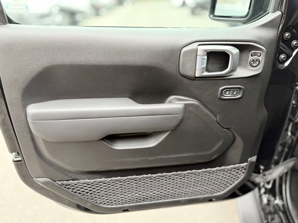 Used 2022 Jeep Wrangler Unlimited Rubicon w/ Steel Bumper Group image 20