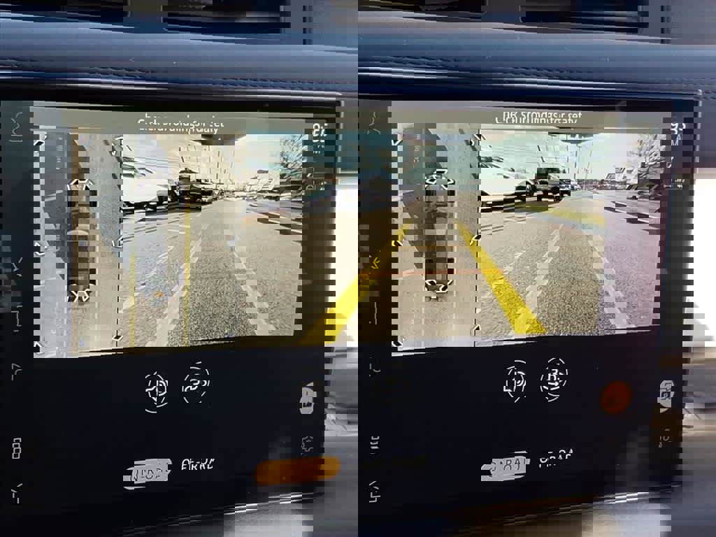 Used 2025 Land Rover Defender 110 S image 19