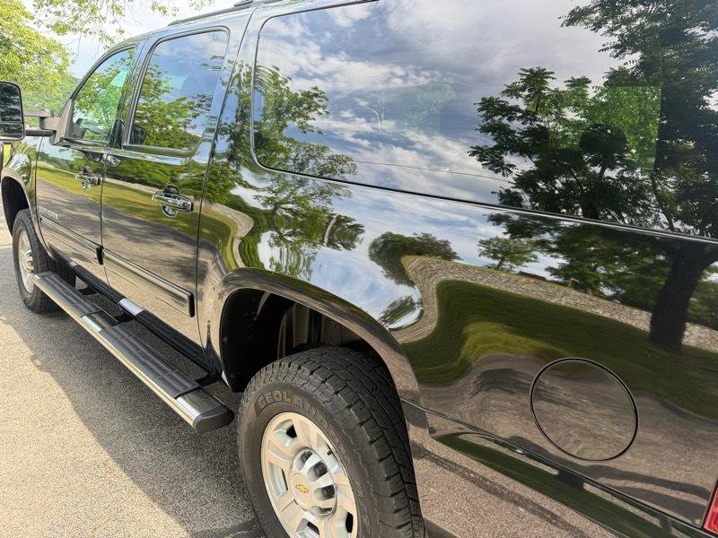 Used 2012 Chevrolet Suburban 2500 LS w/ Convenience Package 1 AWD/4WD image 12