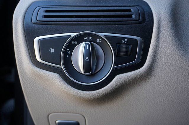 Used 2022 Mercedes-Benz GLC 300 image 23