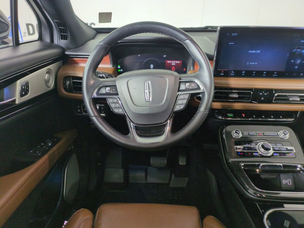 Used 2022 Lincoln Nautilus Reserve w/ Equipment Group 202A image 16